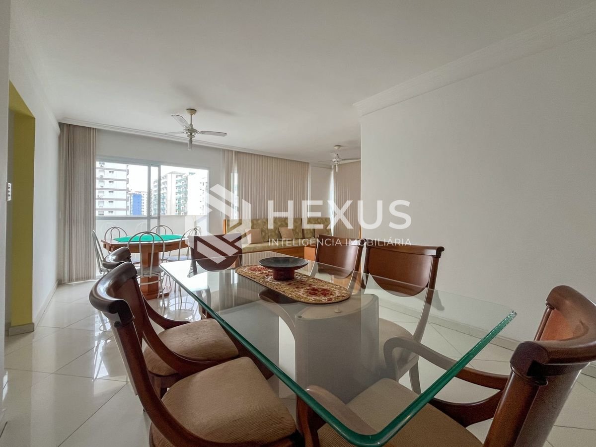 Foto 5 de Apartamento com varanda e vista mar na beira mar da Praia das Pitangueiras, Guaruja