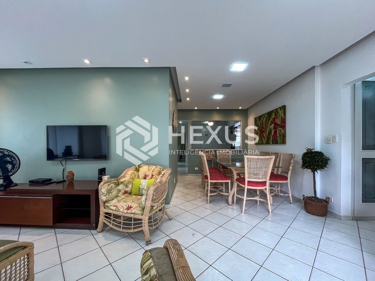Foto 3 de Apartamento com varanda e vista mar na beira mar da Praia das Pitangueiras, Guaruja