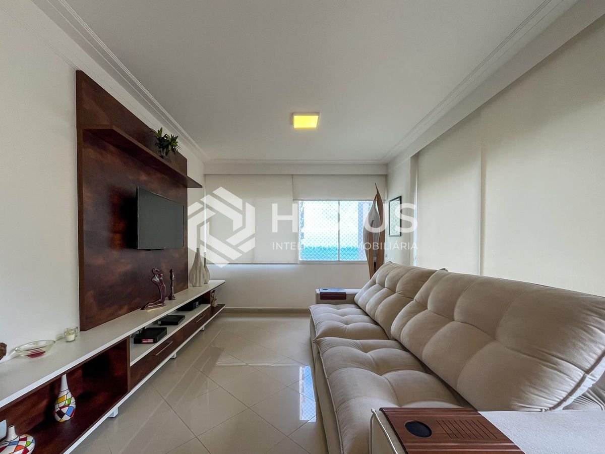 Foto 3 de Apartamento com varanda e vista mar na quadra mar da Praia das Pitangueiras, Guaruja