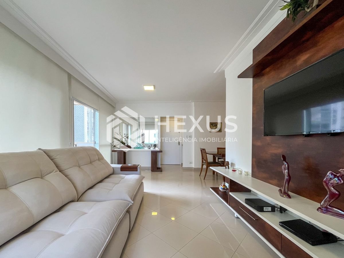 Foto 5 de Apartamento com varanda e vista mar na quadra mar da Praia das Pitangueiras, Guaruja