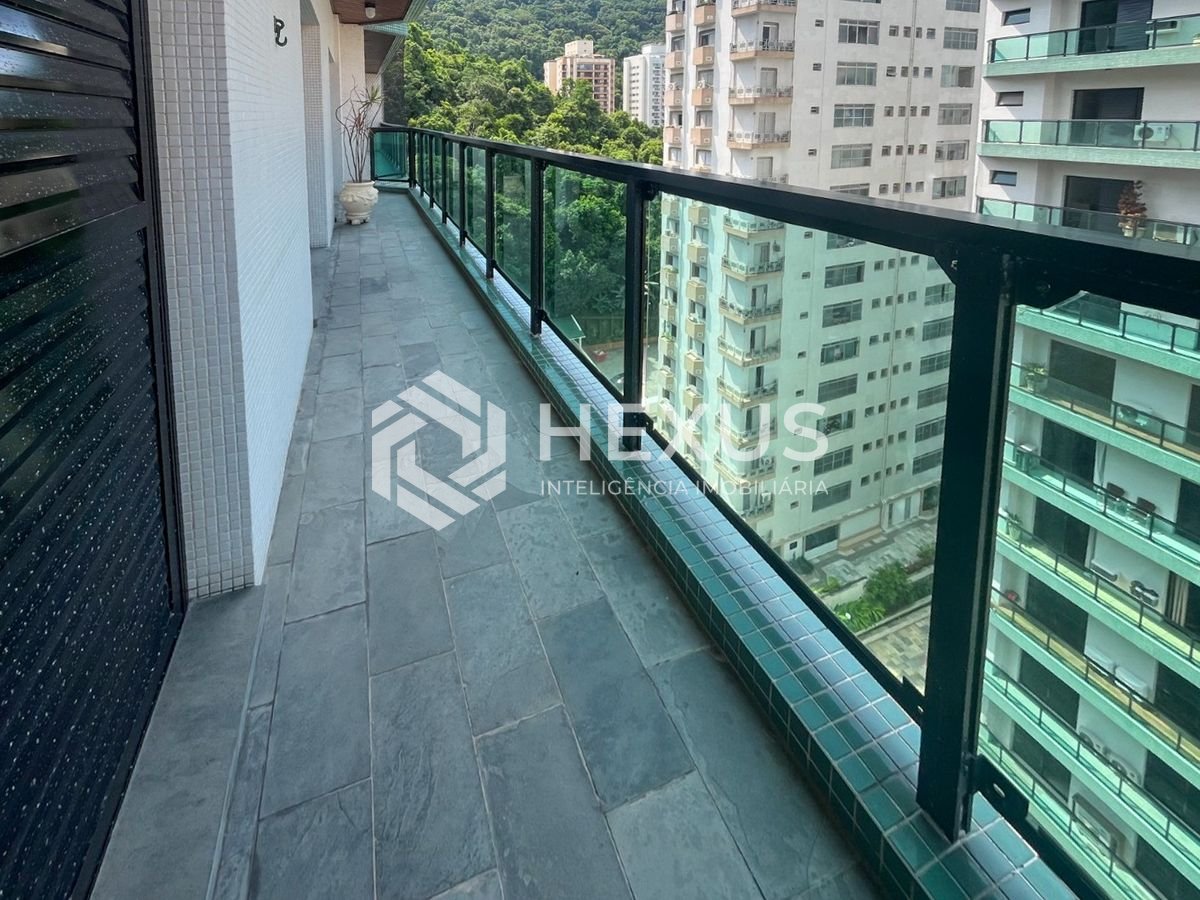 Foto 3 de Apartamento com varanda e lazer completo a duas quadras da Praia das Pitangueiras, Guaruja