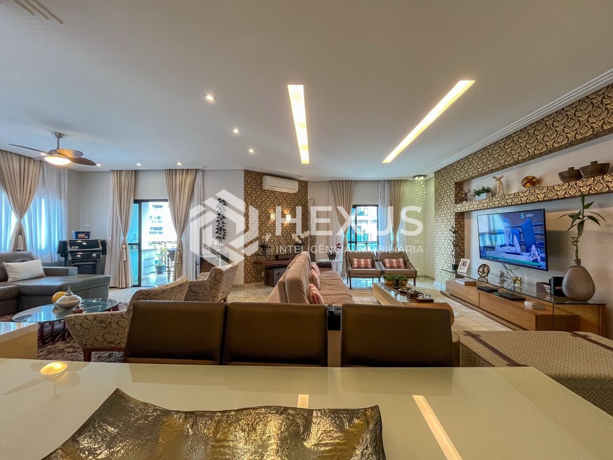 Foto 2 de Apartamento reformado com varanda e lazer completo a duas quadras da Praia das Pitangueiras, Guaruja