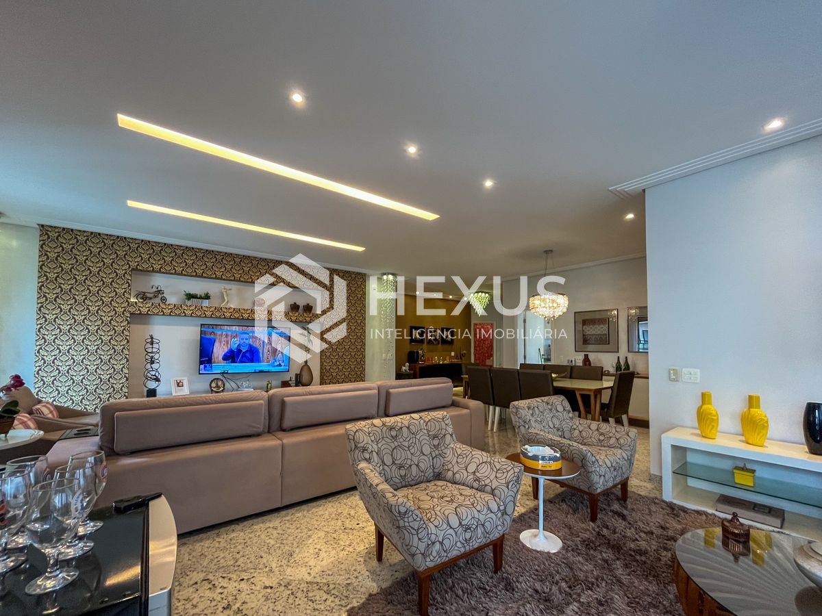 Foto 4 de Apartamento reformado com varanda e lazer completo a duas quadras da Praia das Pitangueiras, Guaruja