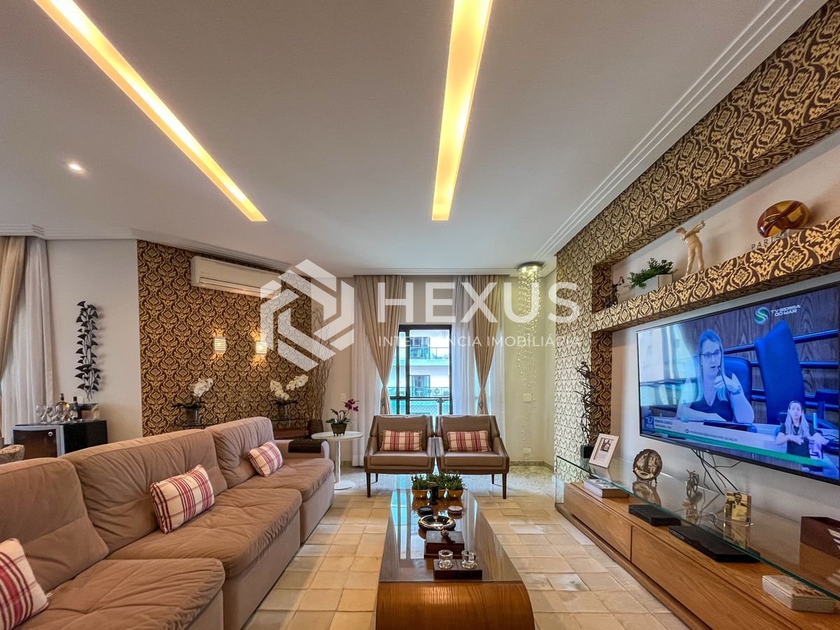 Foto 5 de Apartamento reformado com varanda e lazer completo a duas quadras da Praia das Pitangueiras, Guaruja
