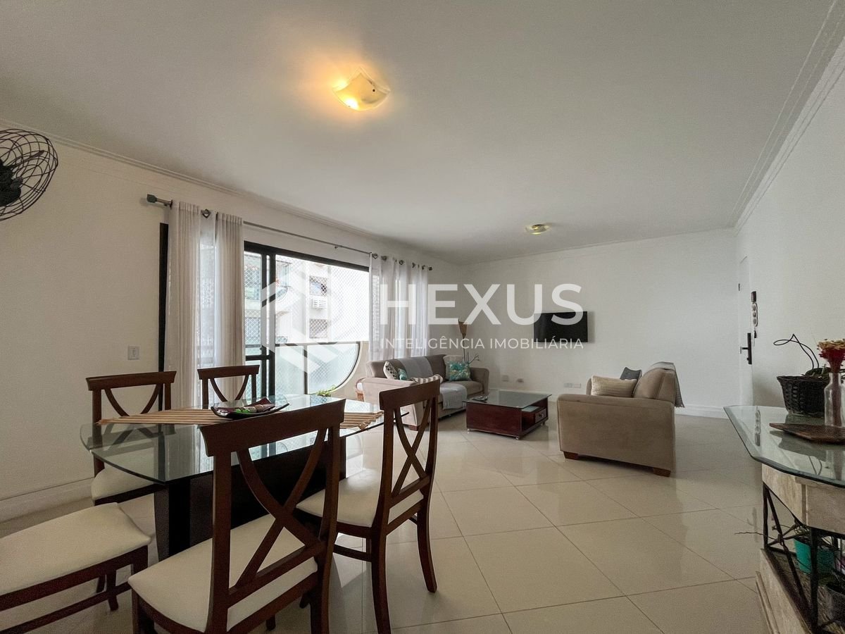 Foto 2 de Apartamento com varanda, vista mar e lazer a duas quadras da Praia das Pitangueiras, Guaruja