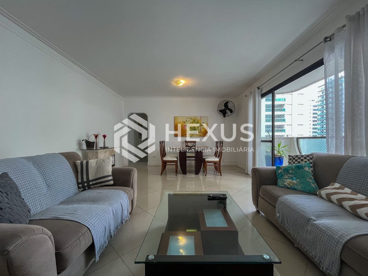 Foto 3 de Apartamento com varanda, vista mar e lazer a duas quadras da Praia das Pitangueiras, Guaruja