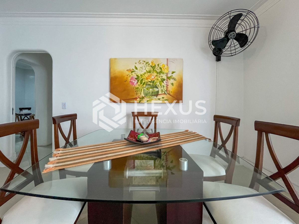 Foto 4 de Apartamento com varanda, vista mar e lazer a duas quadras da Praia das Pitangueiras, Guaruja