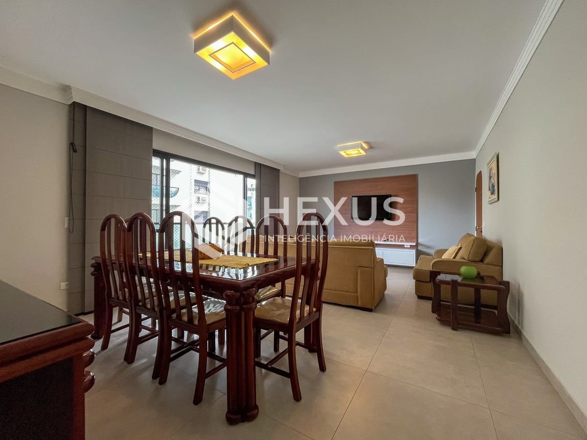 Foto 2 de Apartamento com varanda e lazer na Praia das Pitangueiras, Guaruja