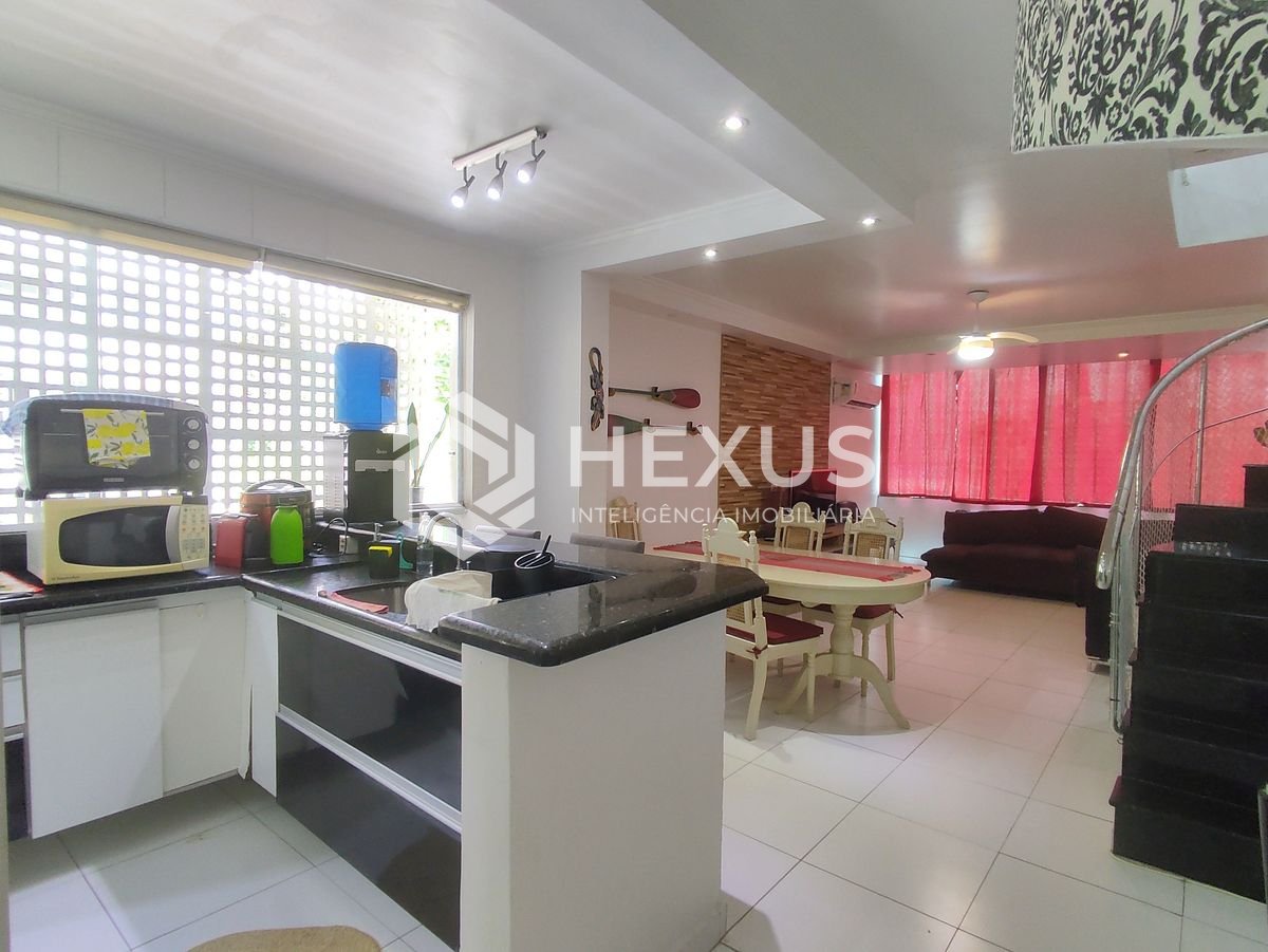 Foto 2 de Apartamento duplex reformado e mobiliado a duas quadras da Praia das Asturias, Guaruja