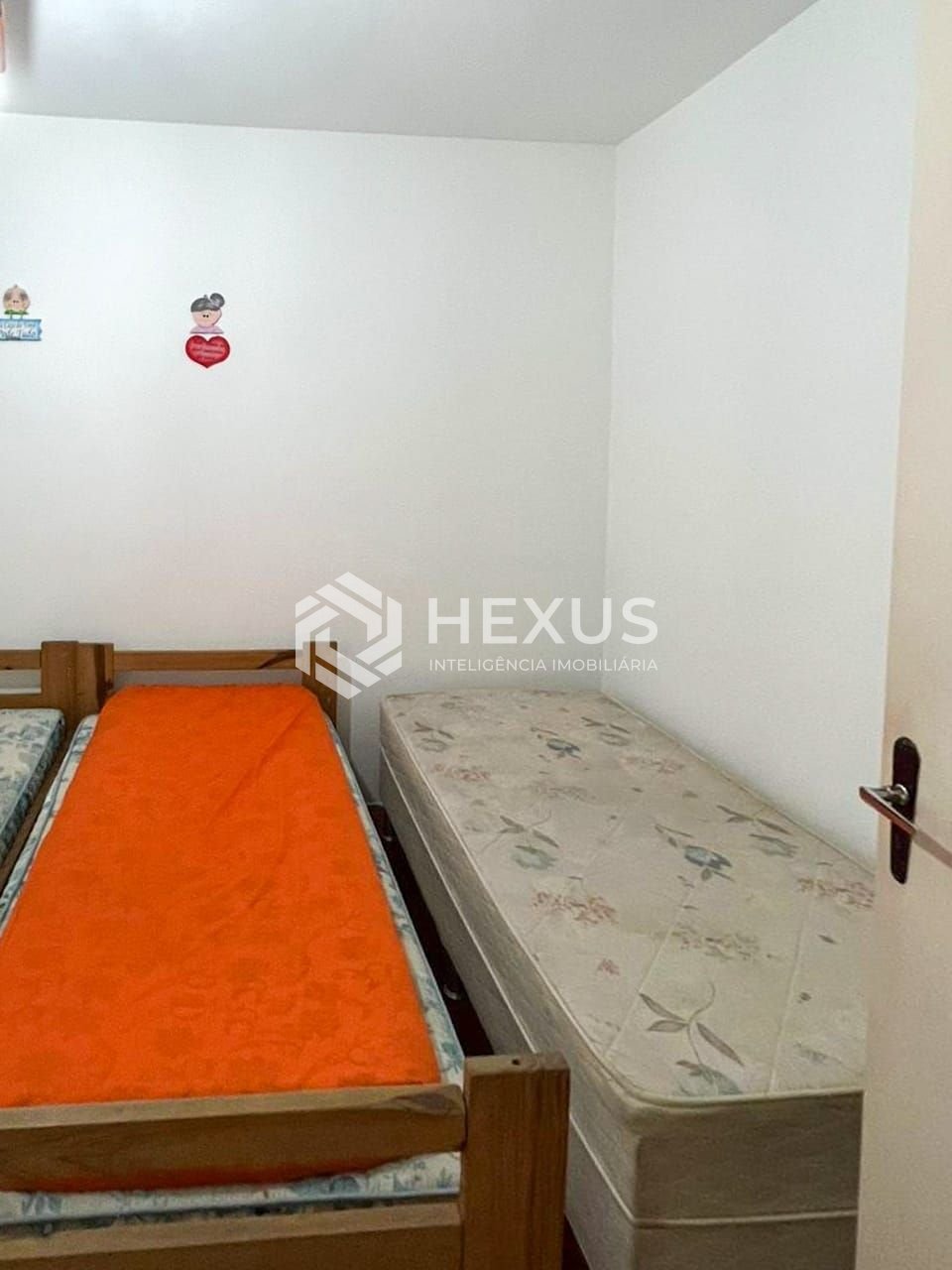Foto 3 de Apartamento mobiliado a uma quadra da Praia do Tombo, Guaruja