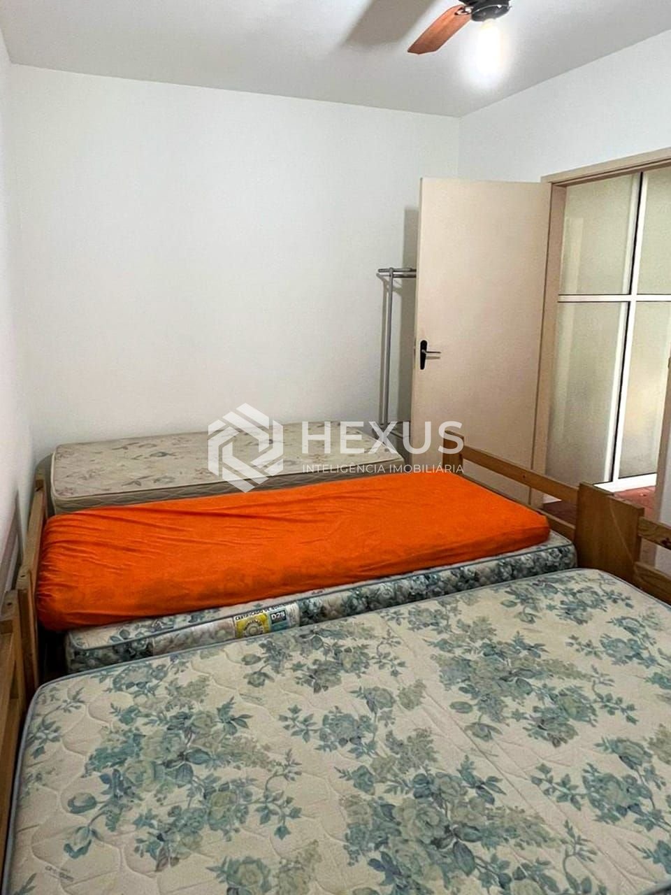 Foto 4 de Apartamento mobiliado a uma quadra da Praia do Tombo, Guaruja