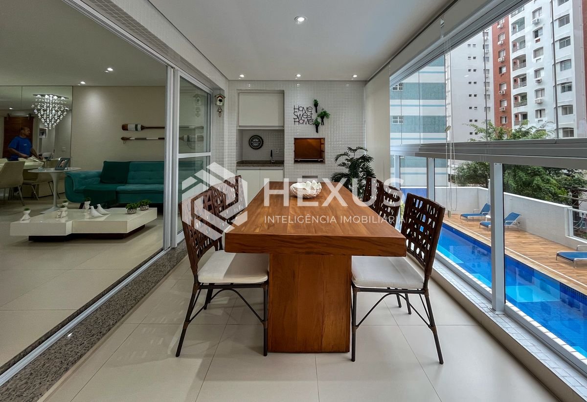 Foto 3 de Apartamento com varanda gourmet e lazer completo na Praia das Pitangueiras, Guaruja