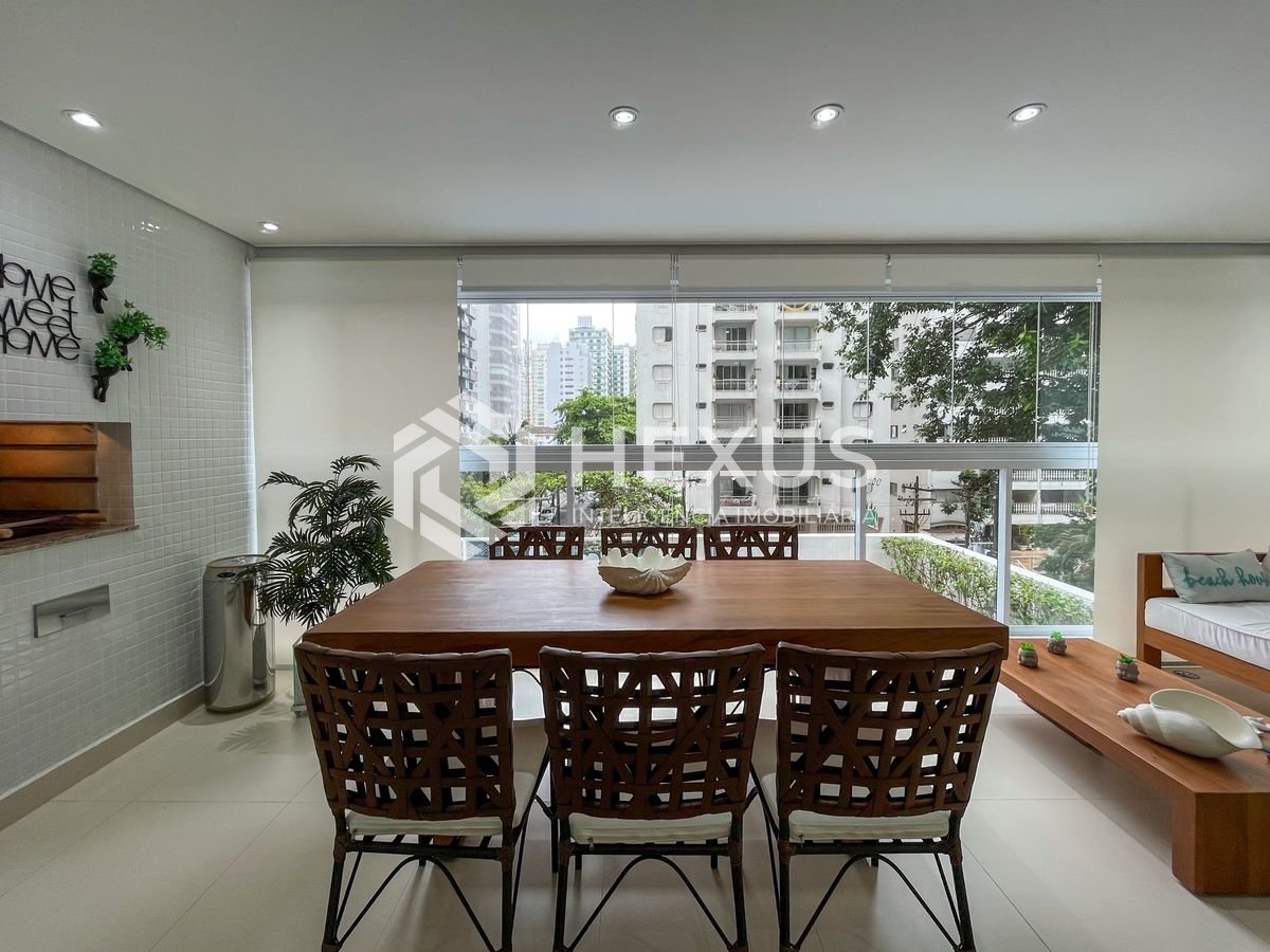 Foto 4 de Apartamento com varanda gourmet e lazer completo na Praia das Pitangueiras, Guaruja