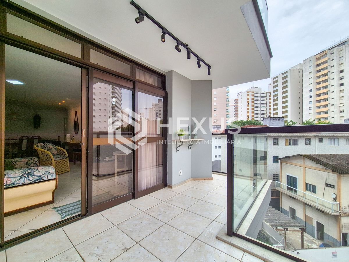 Foto 4 de Apartamento com varanda e lazer na Praia das Pitangueiras, Guaruja