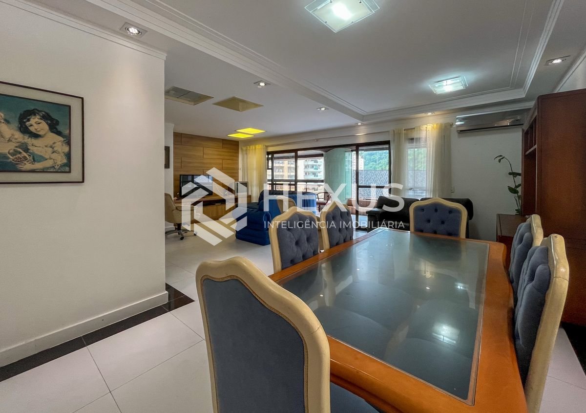 Foto 2 de Apartamento com piscina e churrasqueira na varanda na Praia das Pitangueiras, Guaruja