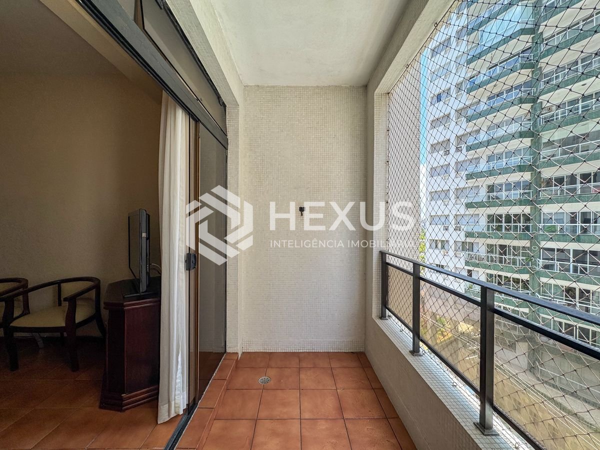 Foto 3 de Apartamento com varanda na beira mar da Praia das Pitangueiras, Guaruja