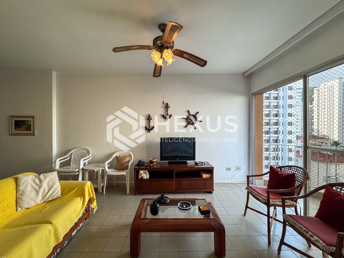 Foto 2 de Apartamento com varanda e lazer a duas quadras da Praia das Pitangueiras, Guaruja