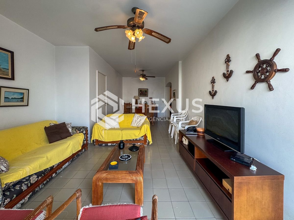 Foto 3 de Apartamento com varanda e lazer a duas quadras da Praia das Pitangueiras, Guaruja