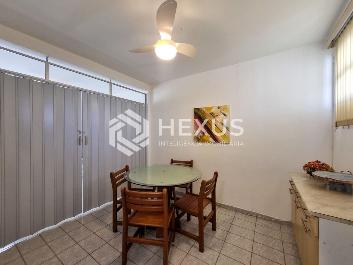 Foto 3 de Apartamento na quadra mar da Praia das Pitangueiras, Guaruja
