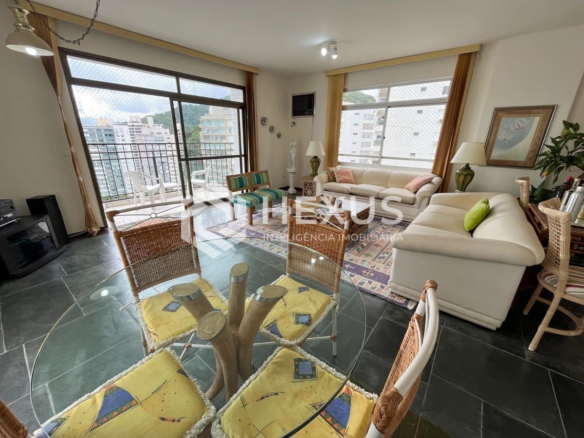 Foto 5 de Apartamento frente mar com varanda e vagas na Praia das Pitangueiras, Guaruja
