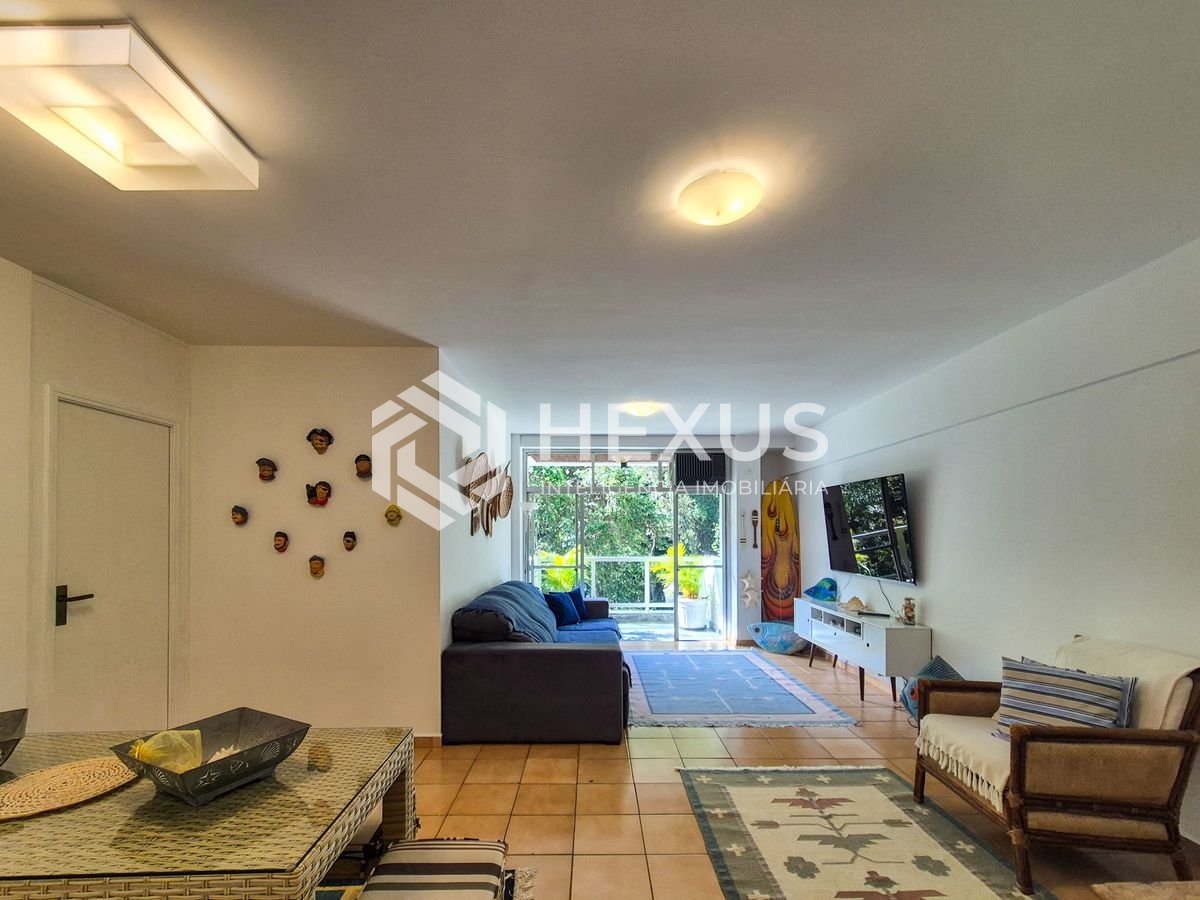 Foto 3 de Apartamento com varanda e lazer na Praia das Pitangueiras, Guaruja