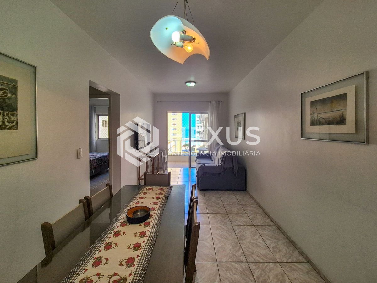 Foto 2 de Apartamento com varanda e vista mar na beira mar da Praia das Pitangueiras, Guaruja