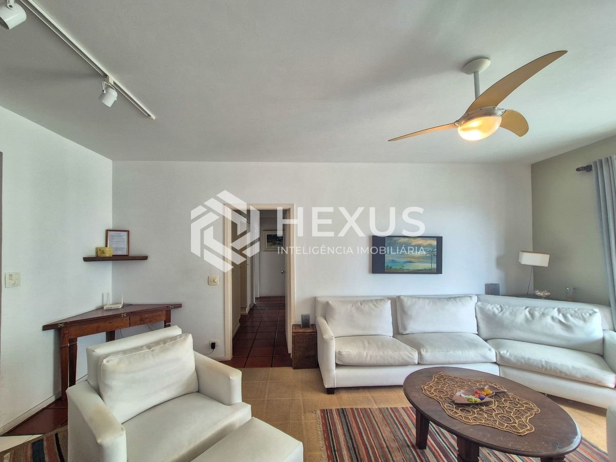 Foto 3 de Apartamento com varanda a duas quadras da Praia das Pitangueiras, Guaruja