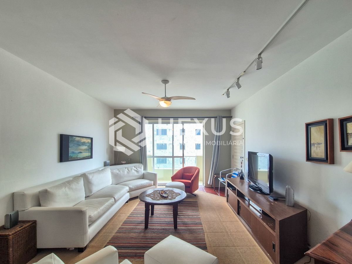 Foto 4 de Apartamento com varanda a duas quadras da Praia das Pitangueiras, Guaruja