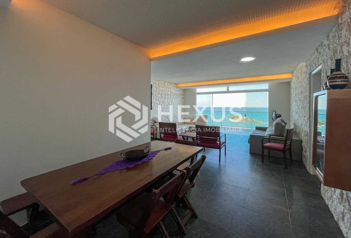Foto 5 de Apartamento reformado frente mar com varanda vista mar na Praia das Pitangueiras, Guaruja