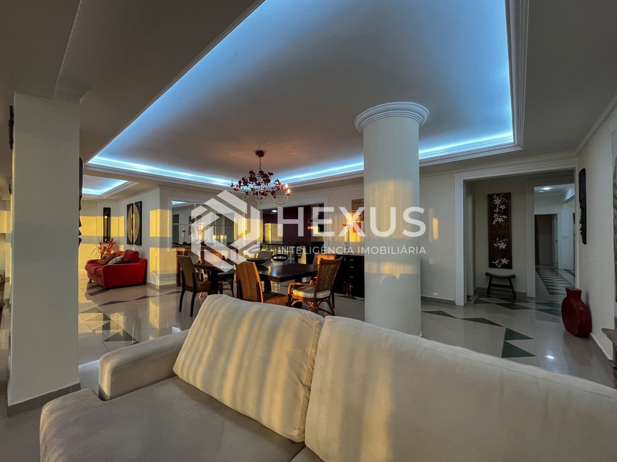 Foto 4 de Apartamento frente mar reformado com com quintal e varanda na Praia das Pitangueiras, Guaruja