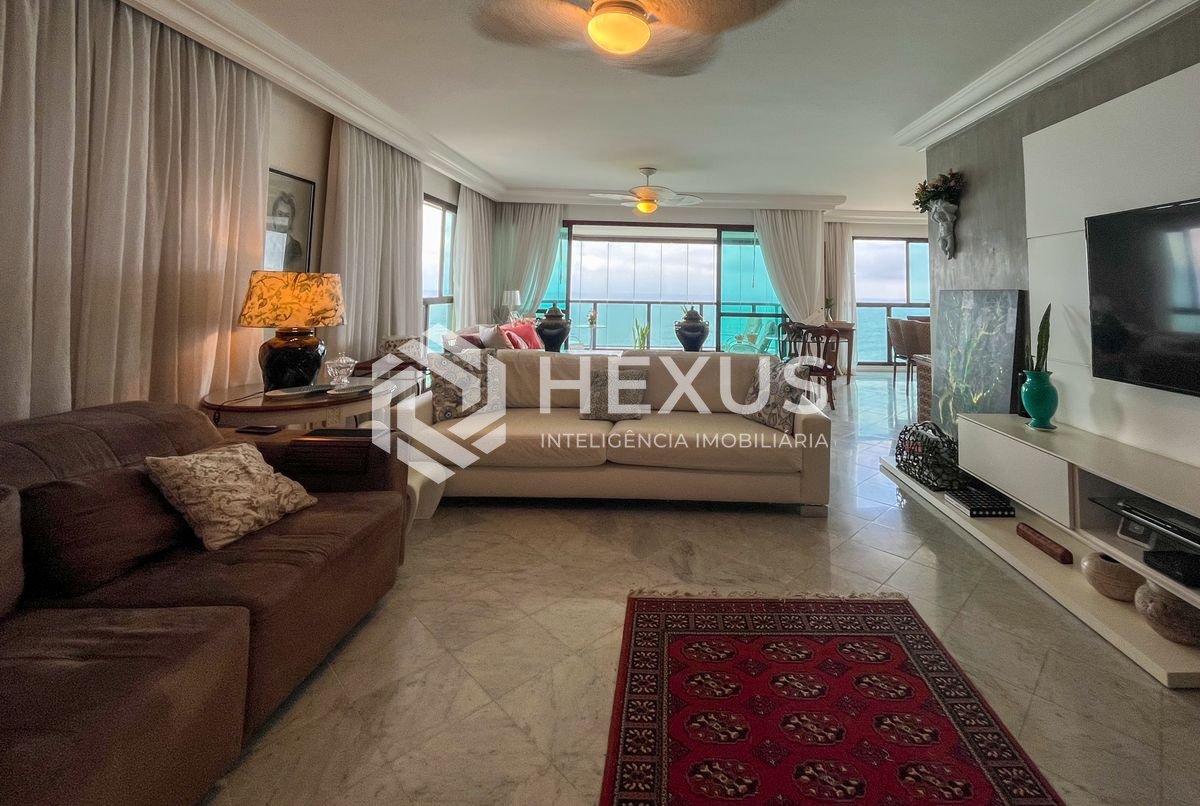 Foto 4 de Apartamento frente mar com varanda e lazer na Praia das Pitangueiras, Guaruja