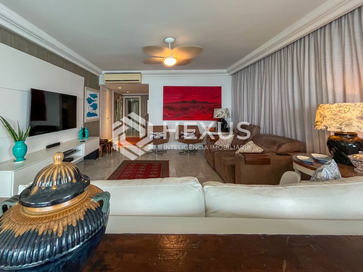 Foto 5 de Apartamento frente mar com varanda e lazer na Praia das Pitangueiras, Guaruja