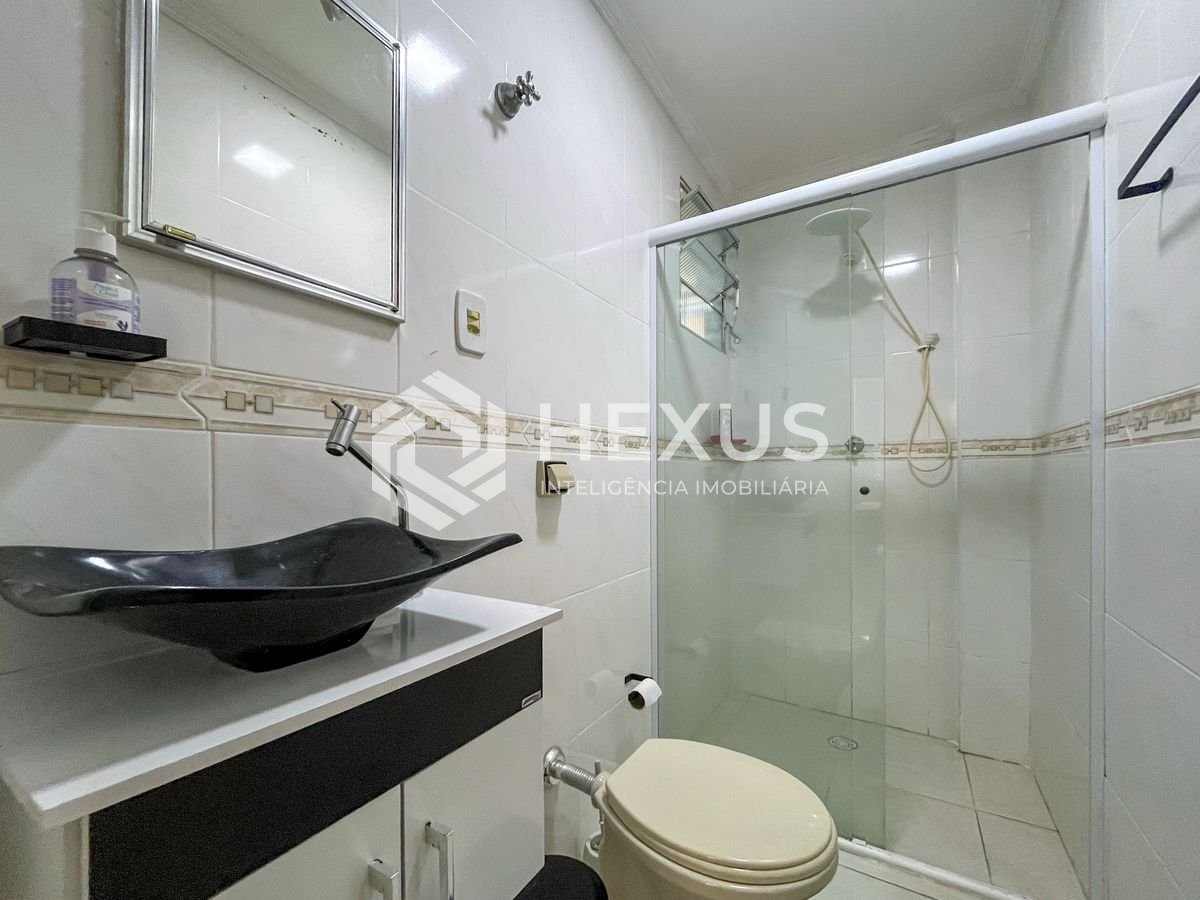 Foto 5 de Apartamento com custo baixo a uma quadra da Praia das Pitangueiras, Guaruja