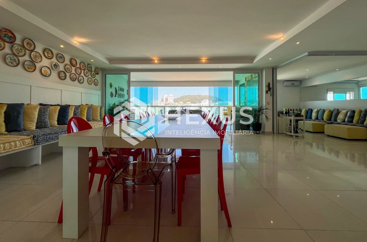 Foto 5 de Apartamento reformado frente mar com varanda na Praia das Pitangueiras, Guaruja