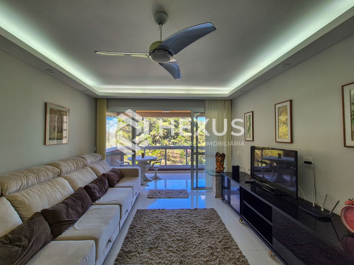 Foto 2 de Apartamento com varanda e lazer na quadra mar da Praia das Pitangueiras, Guaruja
