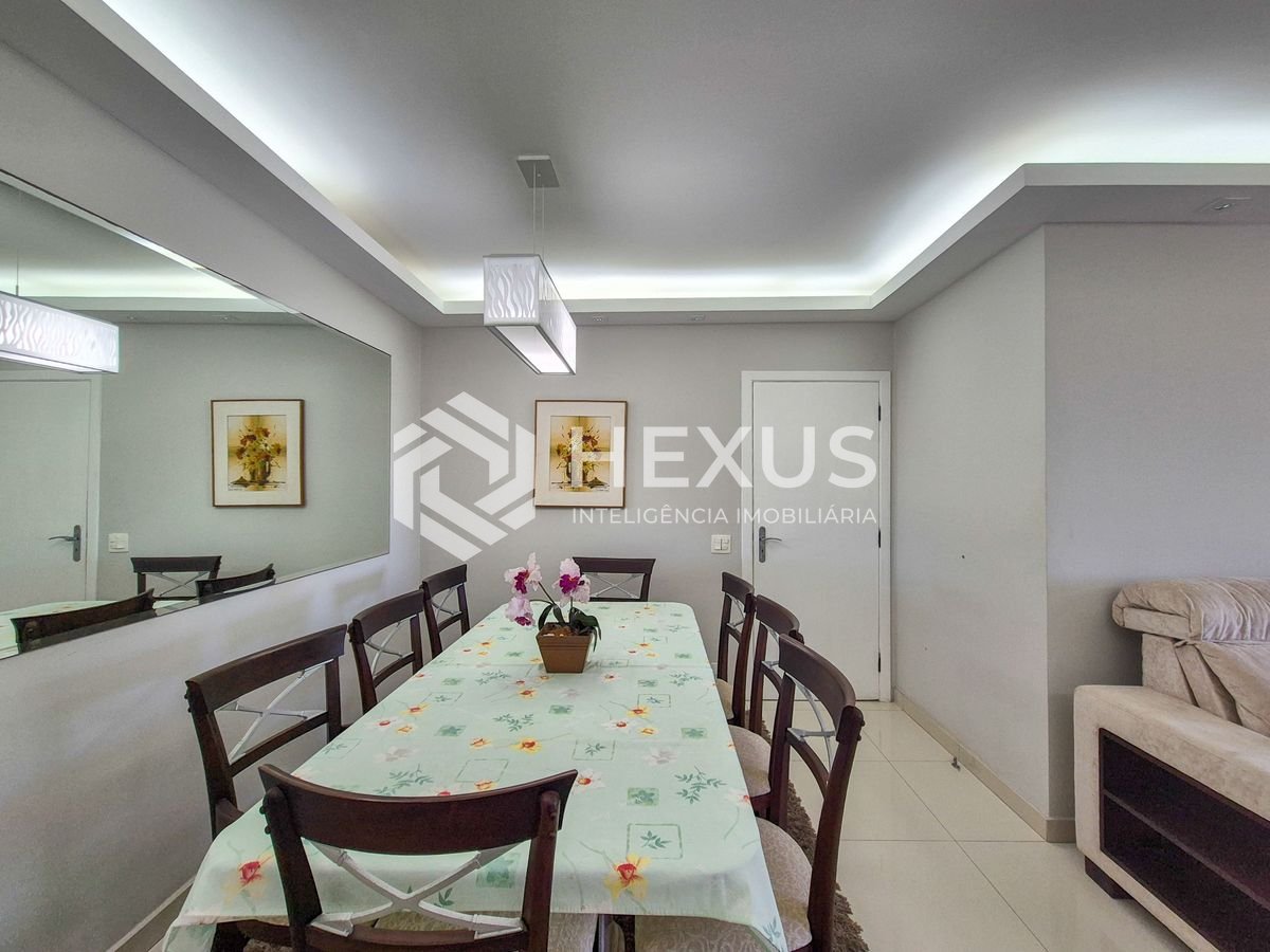 Foto 5 de Apartamento com varanda e lazer na quadra mar da Praia das Pitangueiras, Guaruja