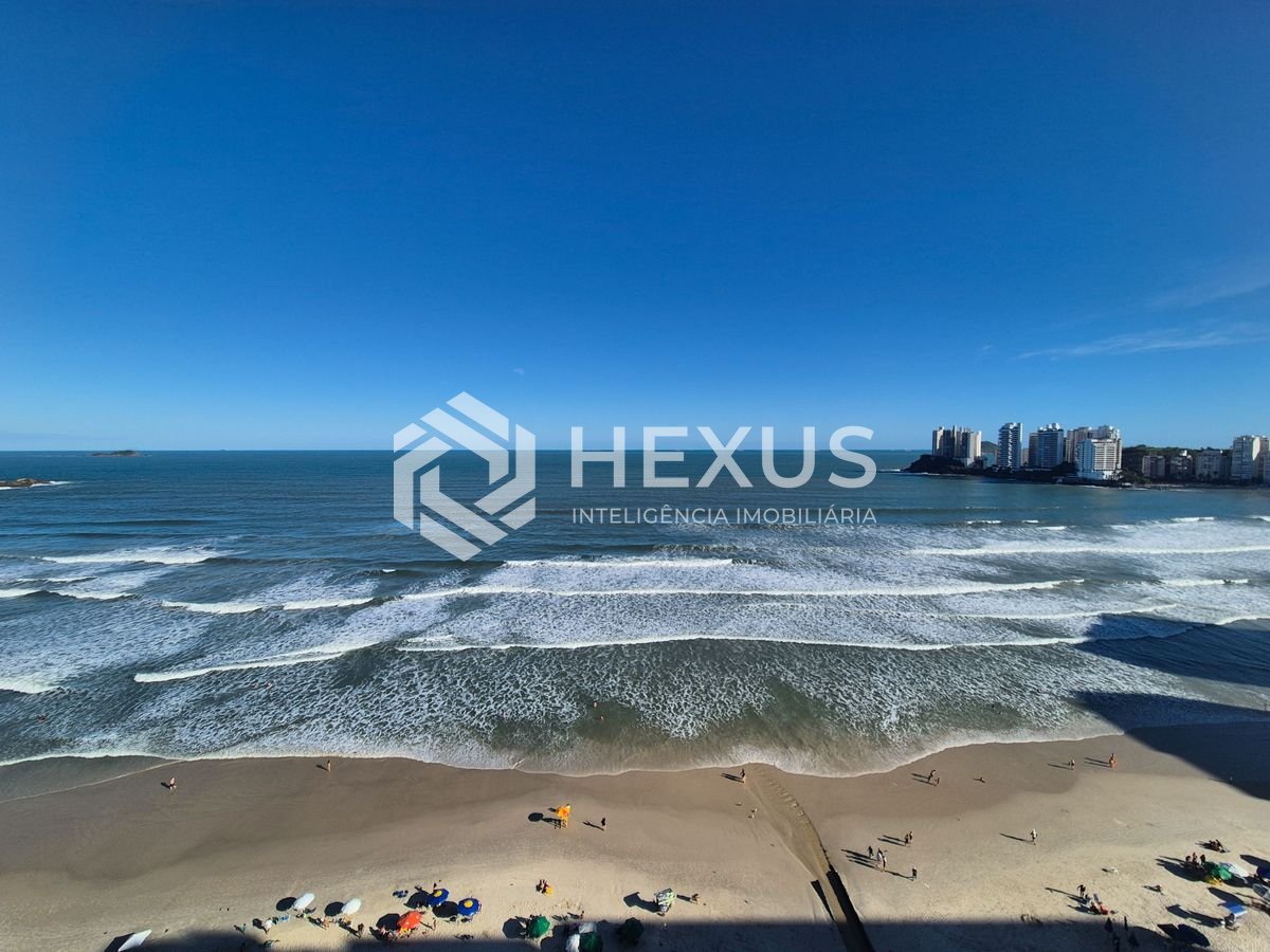Foto 3 de Apartamento frente mar reformado com varanda na Praia das Pitangueiras, Guaruja
