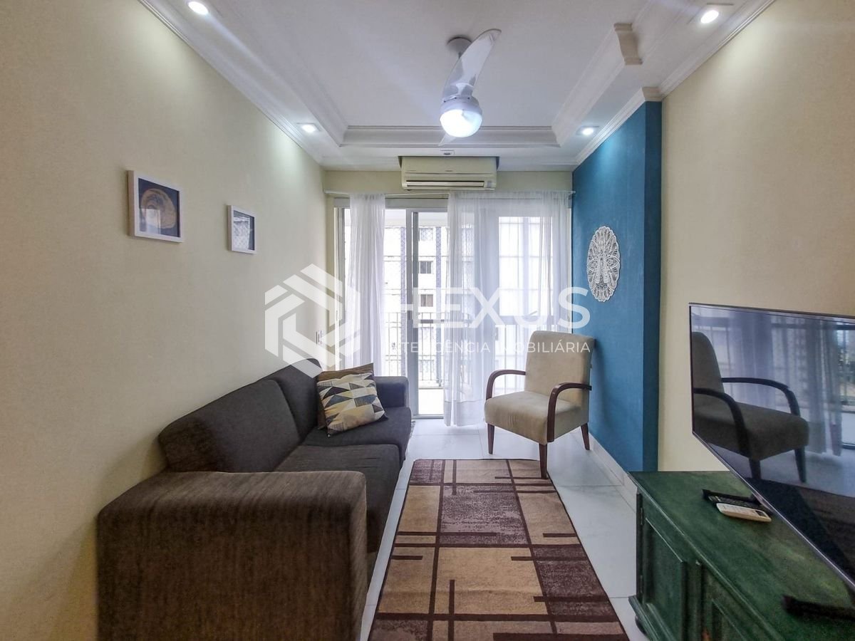 Foto 4 de Apartamento com varanda e lazer a uma quadra da Praia das Pitangueiras, Guaruja
