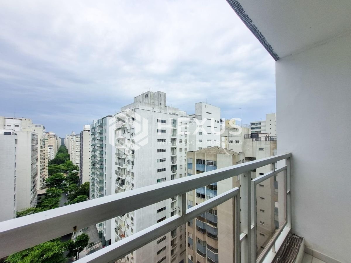 Foto 3 de Apartamento com varanda na beira mar da Praia das Pitangueiras, Guaruja