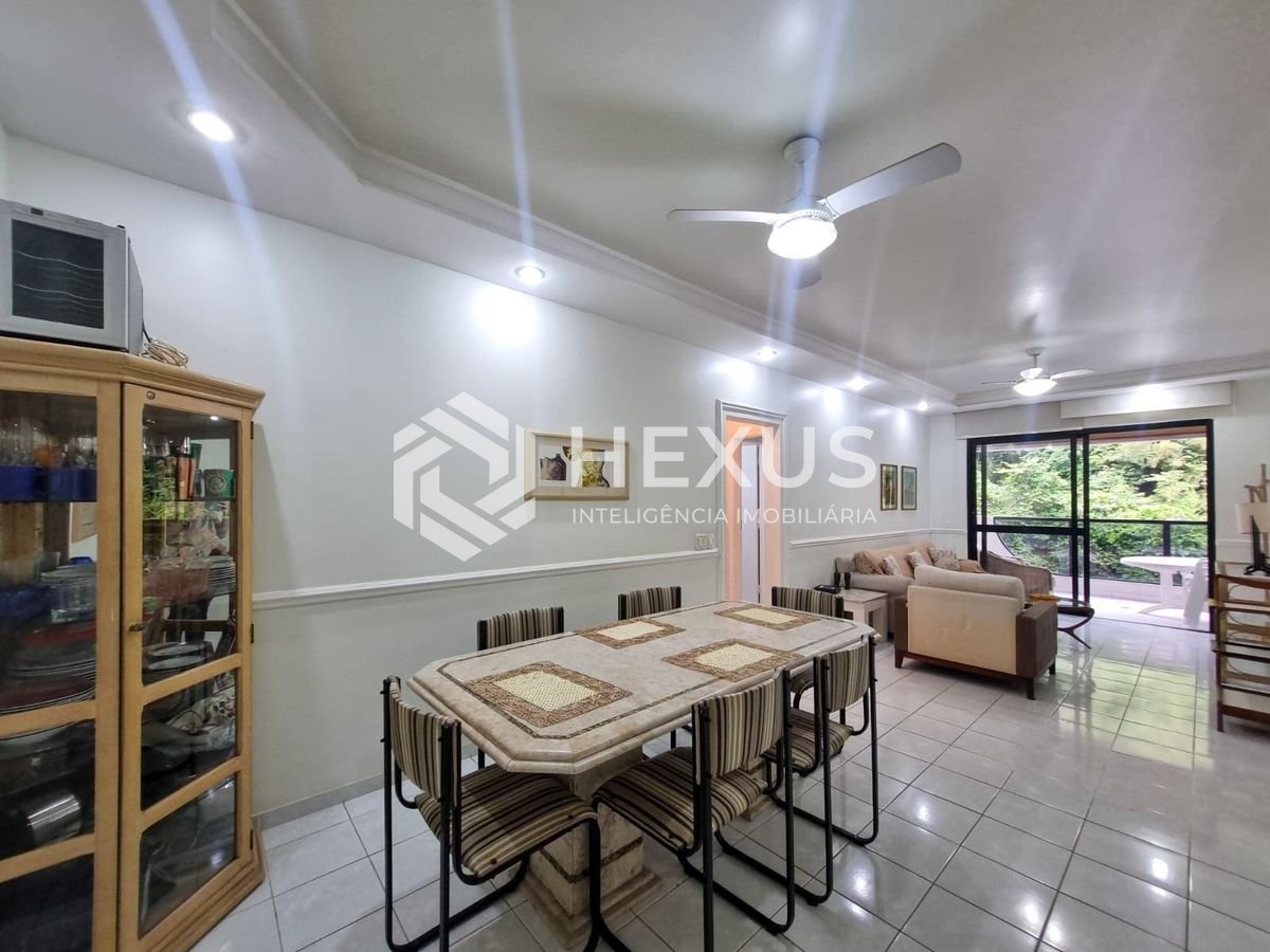 Foto 4 de Apartamento com varanda e lazer a 100m da praia nas Pitangueiras, Guarujá
