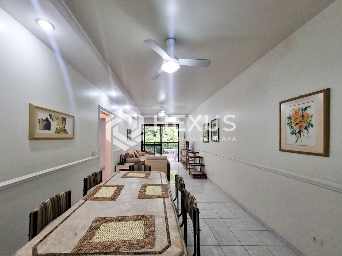 Foto 2 de Apartamento com varanda e lazer a 100m da praia nas Pitangueiras, Guarujá