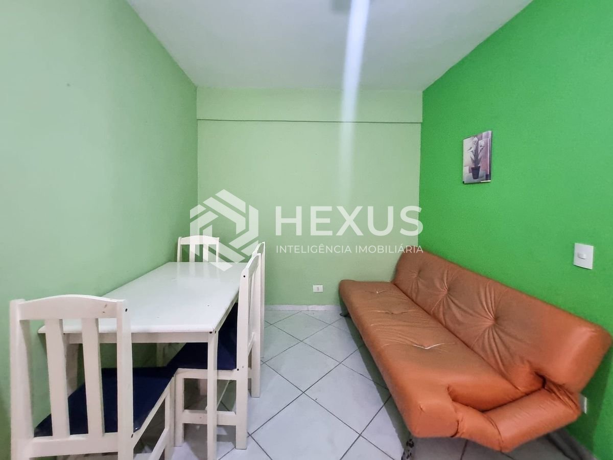 Foto 3 de Apartamento com despesas baixas a duas quadras da Praia das Pitangueiras, Guaruja