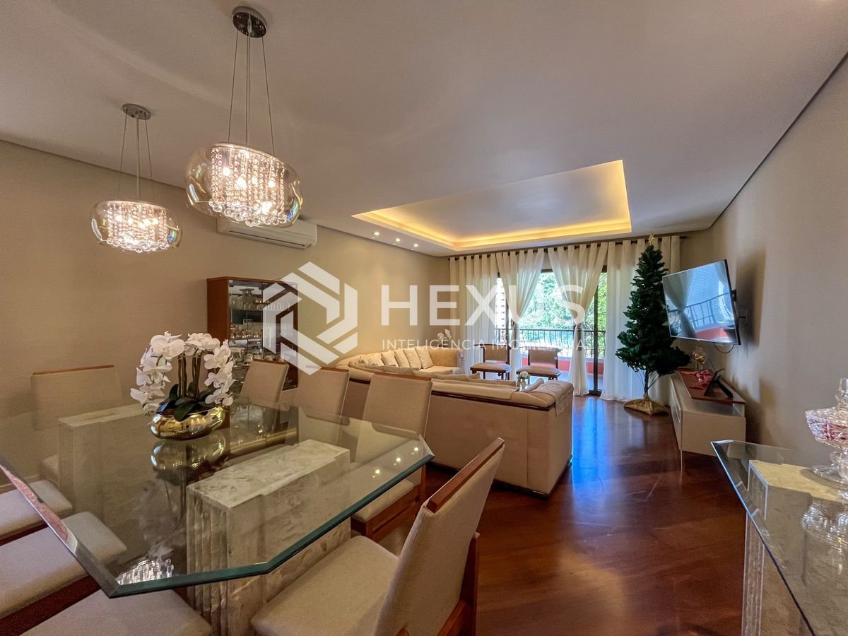 Foto 5 de Apartamento reformado com varanda e lazer a 150m da Praia das Pitangueiras, Guarujá