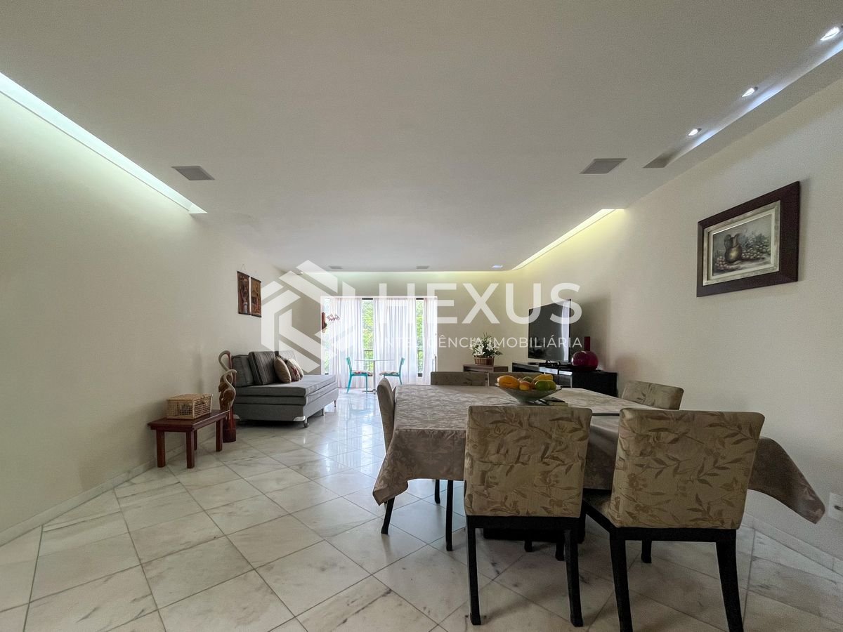 Foto 2 de Apartamento com varanda e lazer na Praia das Pitangueiras, Guaruja