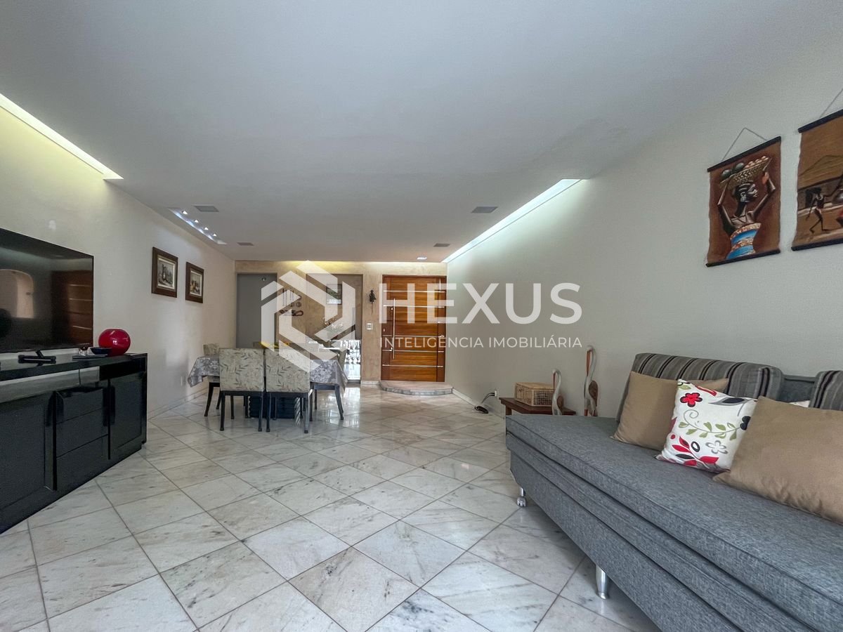 Foto 3 de Apartamento com varanda e lazer na Praia das Pitangueiras, Guaruja