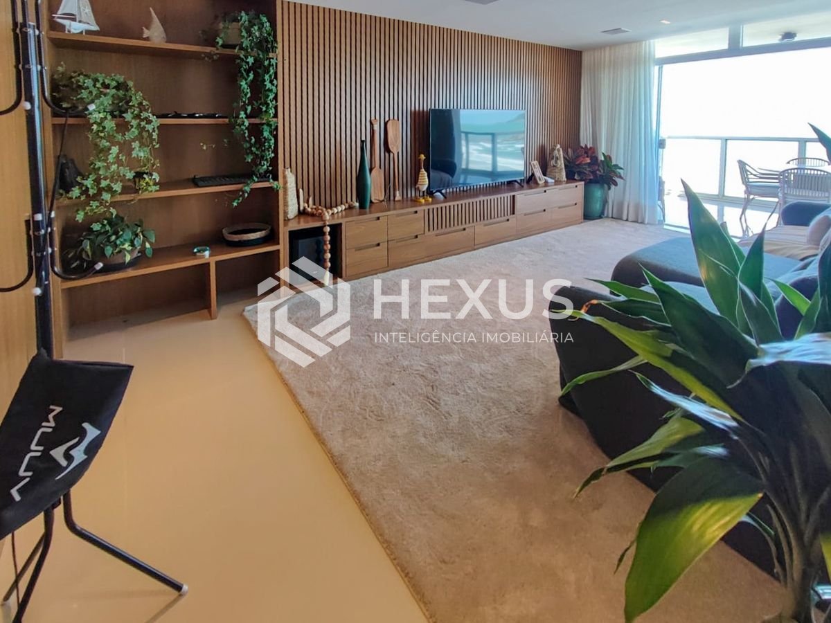 Foto 5 de Apartamento reformado frente mar com varanda vista mar na Praia das Pitangueiras, Guaruja