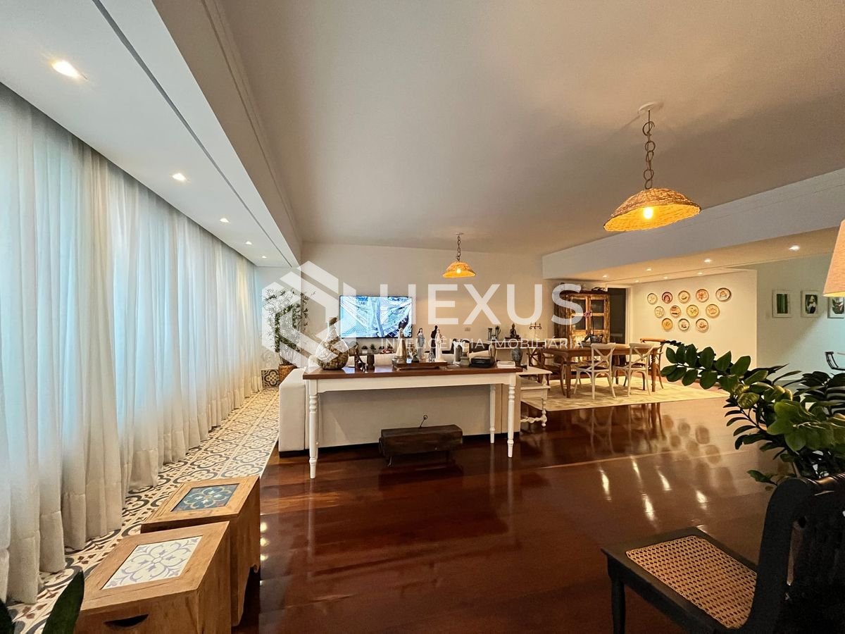 Foto 4 de Apartamento reformado com vista mar na quadra mar da Praia das Pitangueira, Guaruja