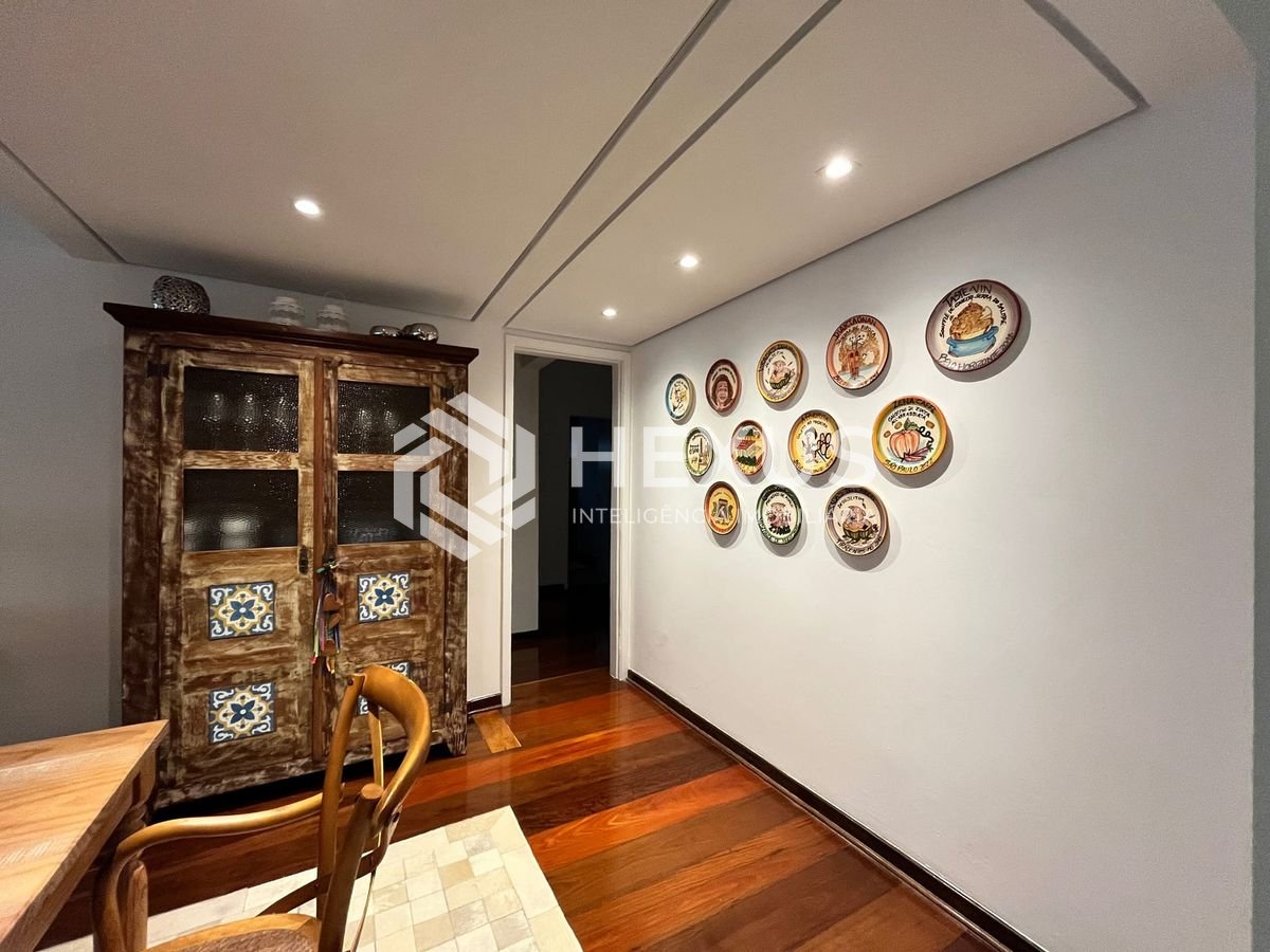 Foto 5 de Apartamento reformado com vista mar na quadra mar da Praia das Pitangueira, Guaruja