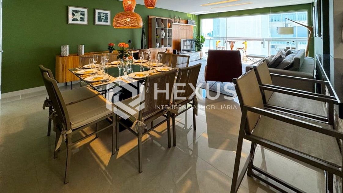 Foto 4 de Apartamento reformado frente mar com varanda na Praia das Pitangueiras, Guaruja