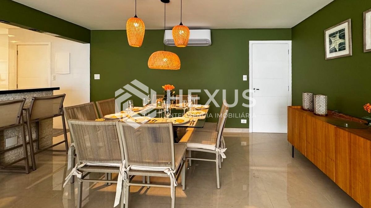 Foto 5 de Apartamento reformado frente mar com varanda na Praia das Pitangueiras, Guaruja